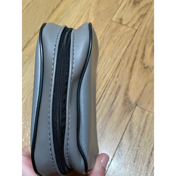 Remington Made in USA Gray Leather‎ full zipper pouch, clean - Picture 4 of 5